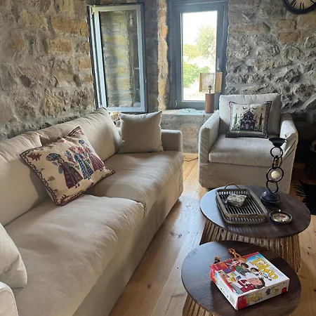 בית נופש Rustic Retreat By Georgia